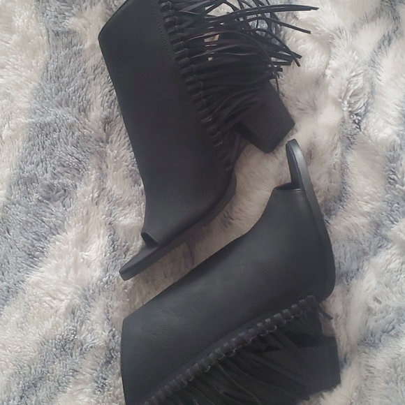 Cathy Jean Black Frindge Bootsies - Picture 7 of 11